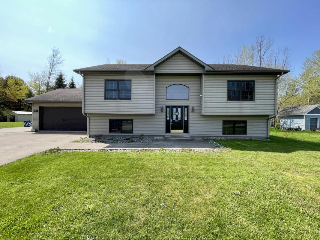 2329 W 4TH AVE, SAULT STE MARIE, MI 49783, photo 1 of 21